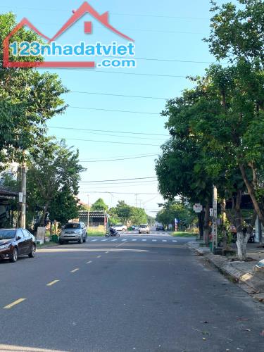 Bán nhà 3 tầng Đường 10.5m Thanh Hóa, phường Hòa Xuân - DT: 100m2, Giá 6.5 tỷ tl