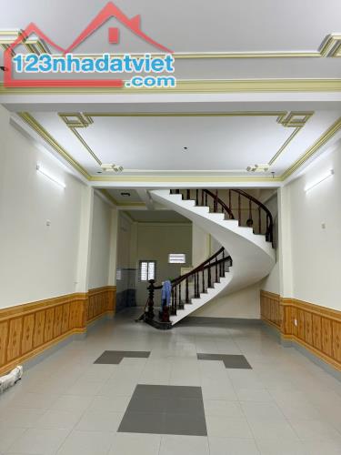 🏩 Bán nhà 3 tầng mt đường Lê Văn Thịnh, 75m2, 4.65 tỷ tl