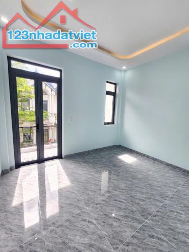 Nhà mới 3 tầng, XD:169m2, Mặt tiền Bùi Thị Cội, Tân Đông Hiệp Dĩ An - Bình Dương - 2