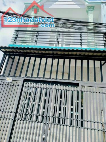 Bán nhà SHR Xuân Thới Thượng, HM, 4,5x10m, lầu, 2 PN, hẻm 5m, giá 3,1 Tỷ - 1