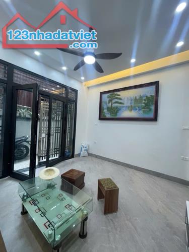 MỸ ĐÌNH.34m² .NHÀ ĐẸP KINH DOANH - VỊ TRÍ HIẾM - NGÕ THÔNG - Ô TÔ NHỎ QUA NHÀ.Chỉ 6.x