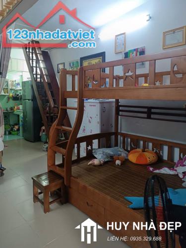 BÁN NHÀ TT VĂN HƯƠNG - ĐỐNG ĐA - DIỆN TÍCH 75M2 - GIÁ 3.1 TỶ - LÔ GÓC - MẶT PHỐ - 2 PHÒNG