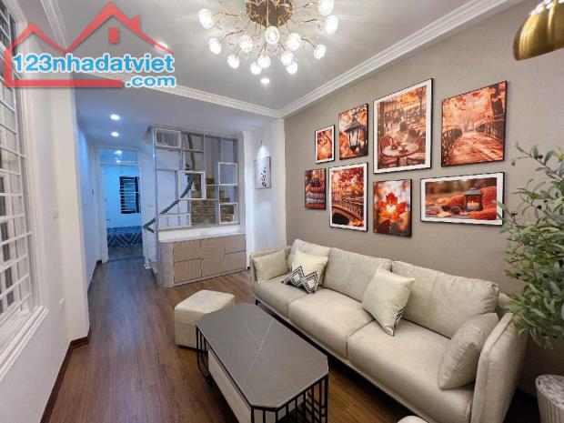 SIÊU HIẾM NGÕ HÒA BÌNH – ĐỐNG ĐA,30m, 4T, TẶNG LẠI FULL NỘI THẤT ĐẸP LUNG LINH, GẦN PHỐ,