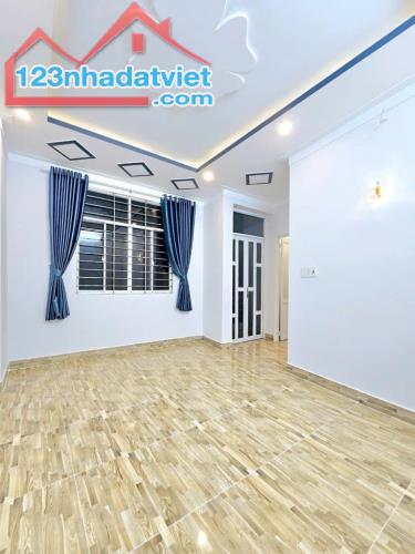 Hẻm 1722 Huỳnh Tấn Phát - KP5 - Thị Trấn Nhà Bè 
DT : 5m x 6m 
Giá : 1.75 Tỷ TL - 2