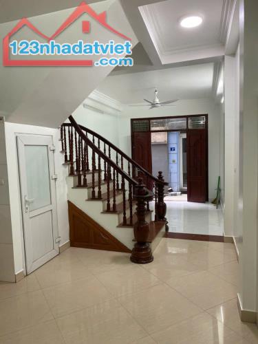 Bán nhà 52m2 tại phường Long Biên, ngõ xe 7 chỗ, 4 tầng dân xây, giá 6.95 tỷ