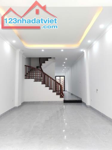 CẦN BÁN NHÀ XÂY MỚI NGŨ HIỆP 6 TẦNG THANG MÁY - Ô TÔ 4 CHỖ ĐỖ CỬA, GIÁ RẺ NHẤT CHỈ 6,8 TỶ