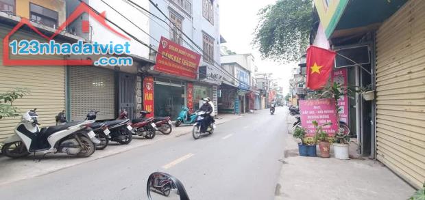 Bán nhà Phố Định Công  Quận Hoàng Mai: DT: 77m. Giá: 16,6 tỷ. Oto tránh, Kinh Doanh