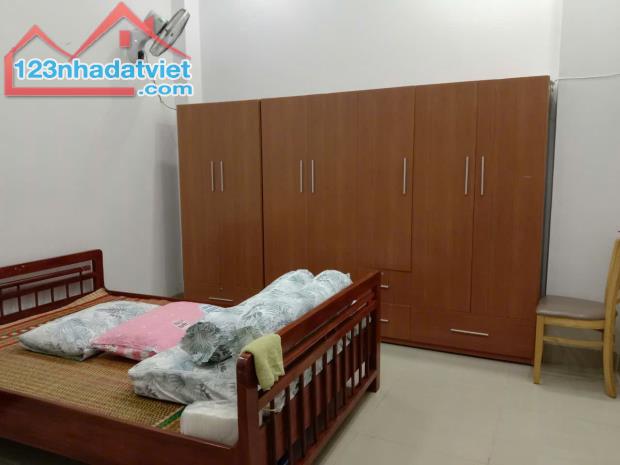 Nhà 3 tầng mặt tiền Bùi Phùng B1 VCN Phước Hải Nha Trang dt 98m2 giá 8 tỷ 450