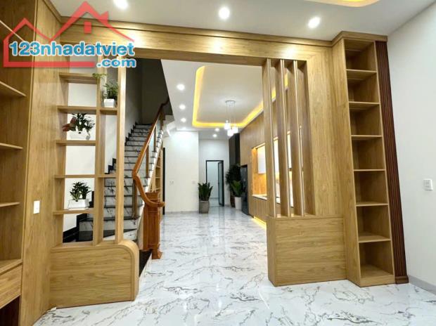 💥Nhà 2 Mê,Mới TC 5*25m,Nguyễn Đình Hoàng(hẻm 18 Giải Phóng Cũ),gần Hoàng Việt,gần Hà Huy