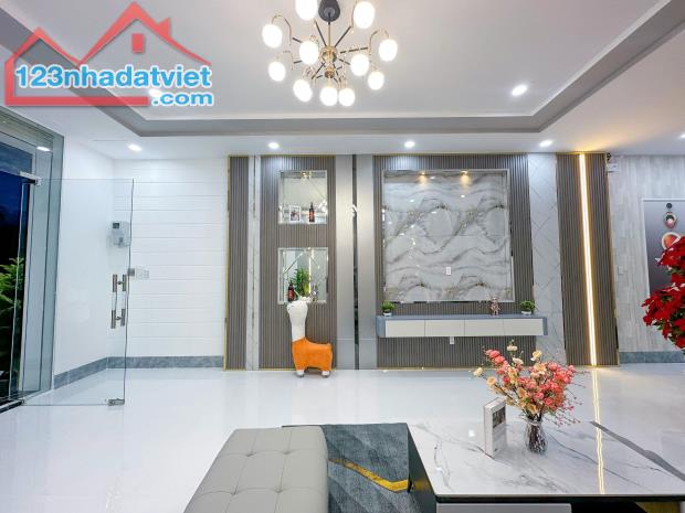 BÁN NHÀ ĐẸP GIÁ TỐT 1 TRỆT 2 LẦU HIỆN ĐẠI FULL NỘI THẤT ĐƯỜNG D6 KDC HỒNG LOAN - 2