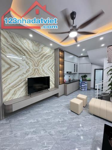 Bán Nhà Hoàng Hoa Thám, Ba Đình, Gara ôtô, Lô Góc Vỉa Hè, 45m2, 6Tầng Thang Máy,Nhỉnh 14tỷ