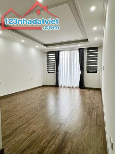 Quá Rẻ sát Hà Đông chỉ 2tỷ1 36m2, đường thông, ÔTo 7 chỗ đi qua lại - 2