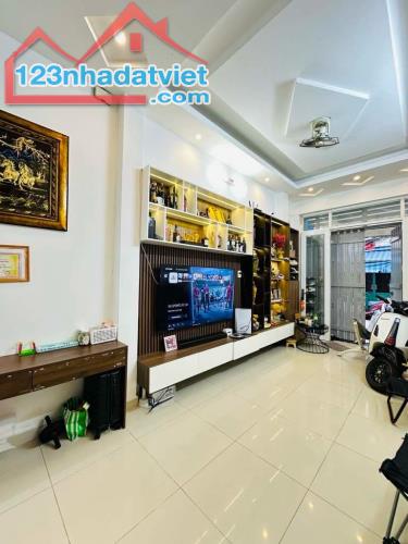 Chỉ 5.x tỷ,bán nhà 5 tầng, 4pn,39m2,gần HXH Nguyễn Thiện Thuật Quận 3,cho thuê 180tr/năm