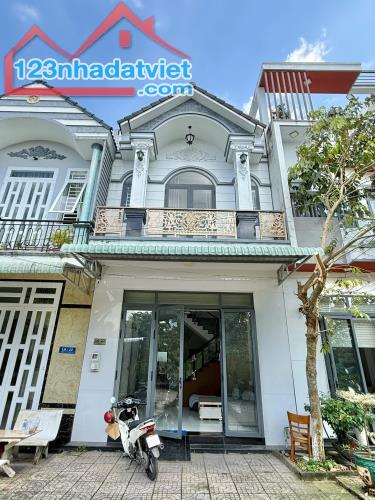 Bán nhà lầu 2 phòng ngủ tolet riêng trong phòng giá bán dưới 3,9 tỷ