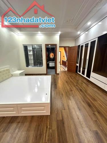 Tuyệt phẩm phố Trạm nhà 60m2 - 7T thang máy - Mt 4m - Ô tô tránh kinh doanh - 350m đi Aeon - 3