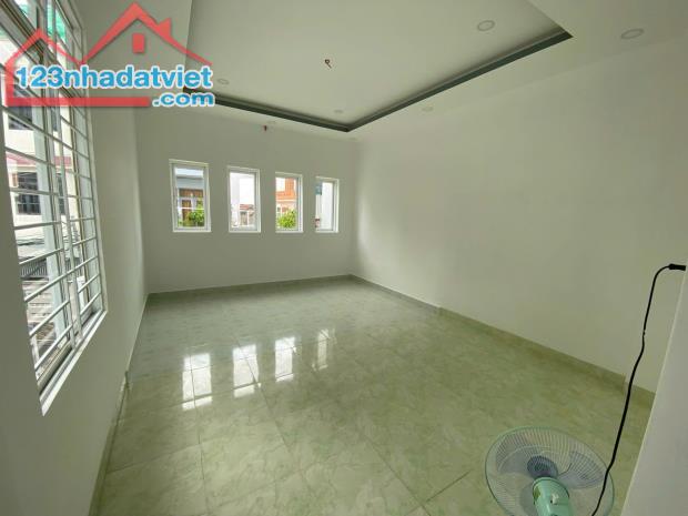 Bán căn góc 1 trệt 1 lầu mặt tiền Hiệp Hoà phường Phước Hải dt 74m2 giá 4 tỷ 6 Liên hệ: 09