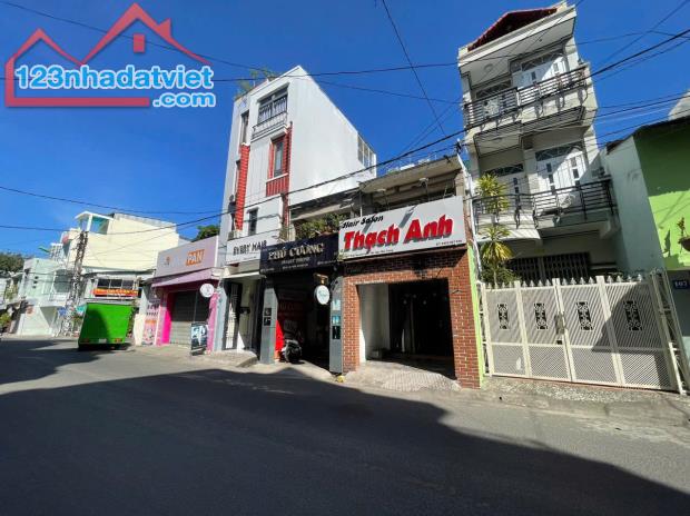 Bán nhà hai tầng mặt tiền đường Trần Nguyên Hãn- Nha Trang dt 63m2 Giá: 6 tỷ 8 Liên hệ: 09