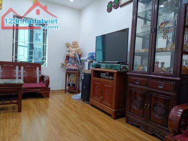 Bán nhà tập thể Khương Trung, 100m2 với 3 phòng ngủ rộng, giá 2,99 tỷ - 3