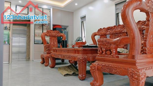 Bán Nhà Phố Bát Khối - Long Biên 81m2 x 5 tầng thang máy lô góc, ngõ rộng ô tô tránh, vừa