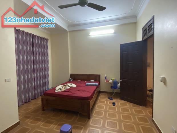 Nhà hướng Đông tứ trạch ,lô góc ,ngõ thông Kim Ngưu ,Trần Khát Chân , DT 70  m² .