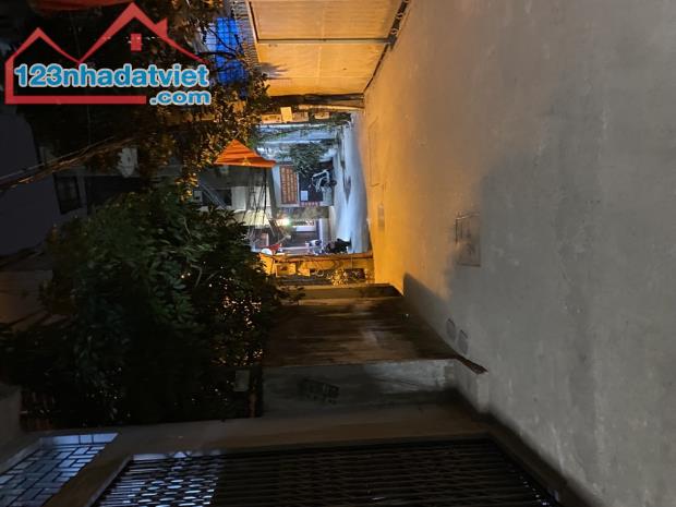Nhà hướng Đông tứ trạch ,lô góc ,ngõ thông Kim Ngưu ,Trần Khát Chân , DT 70  m² . - 2