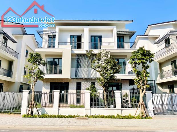 Cần bán căn biệt thự 180m2, 3 tầng, vị trí đẹp, sát Ninh Hiệp giá Bắc Ninh