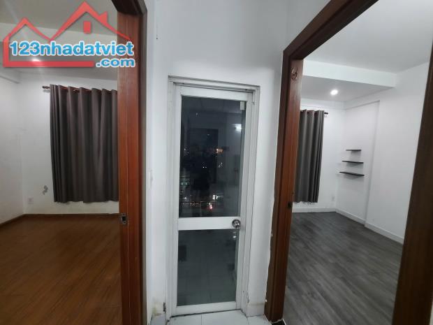 cần bán chung cư Sài Gòn Town 60m 2PN 2WC giá 1,8 tỷ thương lượng