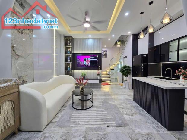 Vip 🏠🏠! Nhà 3 tầng sát mặt tiền Lê Duẩn - Full nội thất sang xin. - Giá nhỉnh : 4 tỷ ( t - 2