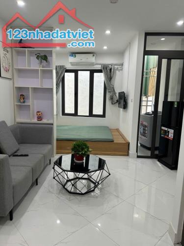 Bán nhà phố Nguyễn Trãi, 40m2, 5 tầng, 3 phòng ngủ, nội thất long lanh, chỉ 6,2 tỷ