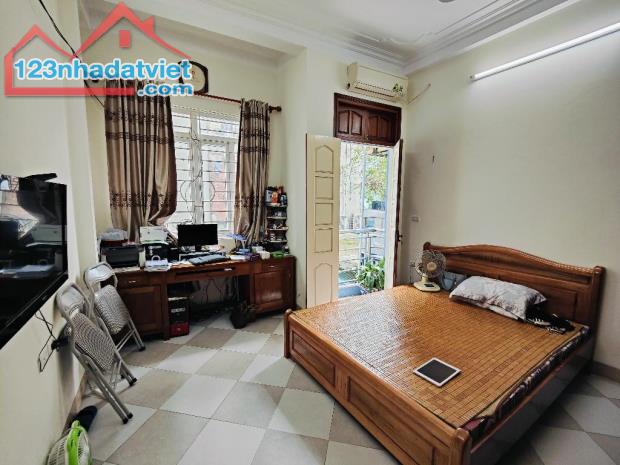 Bán nhà Khương Đình, ngõ thông kinh doanh, gần phố, 43m2, 4 tầng, nội thất gỗ, nhỉnh 7 tỷ - 2