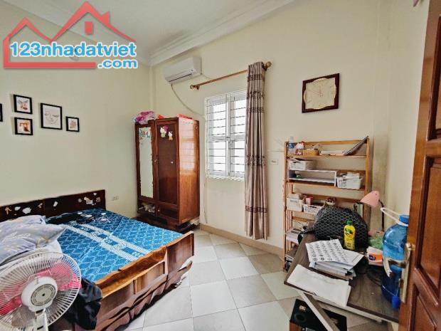 Bán nhà Khương Đình, ngõ thông kinh doanh, gần phố, 43m2, 4 tầng, nội thất gỗ, nhỉnh 7 tỷ - 4