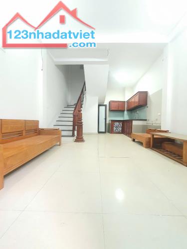 Nhà 4 tầng cạnh KĐT Đô Nghĩa, nhà dân xây đẹp, cách 1 nhà ra đường ô tô tránh, nhỉnh 4 tỷ