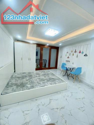 Bán đất tặng nhà 2 tầng, phân lô oto tránh, vỉa hè, ngõ thông, kinh doanh, 34m2, giá TL - 1