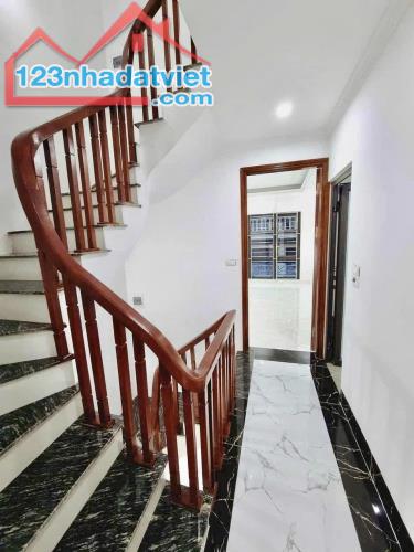 Bán đất tặng nhà 2 tầng, phân lô oto tránh, vỉa hè, ngõ thông, kinh doanh, 34m2, giá TL - 2