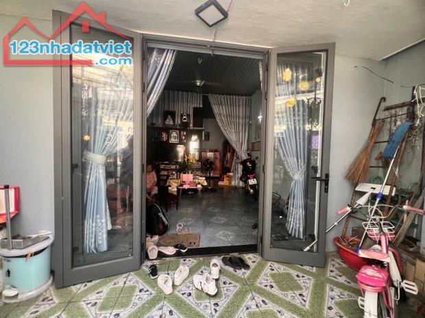 Mặt tiền khu Bàu Cát, 100m2 ngang bề thế gần 6m chỉ 11 tỷ hơn