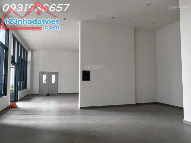 Căn hộ vip - Duplex giá 3,9 tỷ tại Dĩ An, Bình Dương, diện tích 120m2 - 2