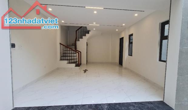 Bán Nhà Đẹp,Thạch Bàn 33m²,5 Tầng, ÔTô Tránh - Ngõ Thông, An Ninh Tốt. - 2