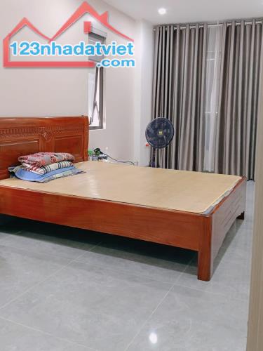 Rẻ nhất khu vực! Bán nhà Cổ Linh - Ô tô tránh - Góc 81m2*5T*5m - Thang máy - 350m tới Aeon - 4