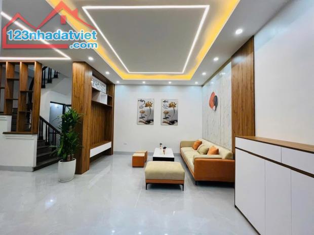 Bán nhà mới đẹp Giải Phóng, Hoàng Mai 42m2x4 tầng full nội thất, sđcc 6.9 tỷ