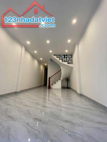 Cho thuê nhà 55m x 5 tầng ngõ 1 Đặng Thùy Trâm, Cầu Giấy. Giá 25 triệu - 5