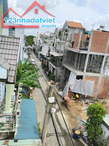 Nhà đẹp 3 tầng, mặt đường nhựa 8m thông Nguyễn Duy Trinh, Long Trường, Quận 9 diện tích - 2