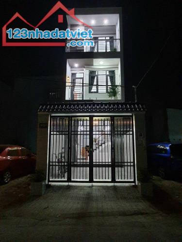 Cho thuê nhà nguyên căn đường số 10 linh xuân thủ đức LH :0909428959.