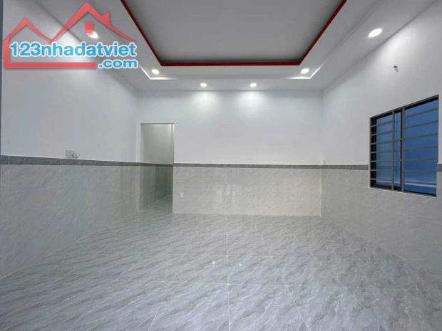 Bán căn nhà 160m2. MT đường nhựa ở Thị Xã Trảng Bàng giá 630 triệu. - 2