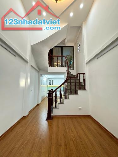 Nhà sát 93 Vương Thừa Vũ, 10m oto tránh,, ở hoặc cho thuê tốt, 37m2*4T - 1