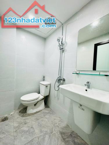 Nhà sát 93 Vương Thừa Vũ, 10m oto tránh,, ở hoặc cho thuê tốt, 37m2*4T - 2