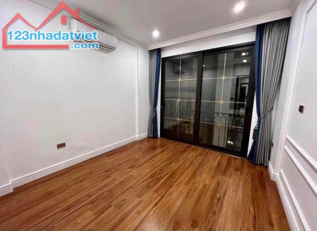 Nhà sát 93 Vương Thừa Vũ, 10m oto tránh,, ở hoặc cho thuê tốt, 37m2*4T - 3