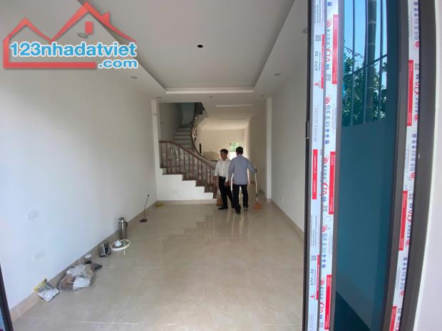 BX Yên Nghĩa vào 3km đến TT xã Phụng Châu .Có Nhà 4T x 36m2 - Đối Diện Uỷ Ban Xã - 3.2 tỷ - 2