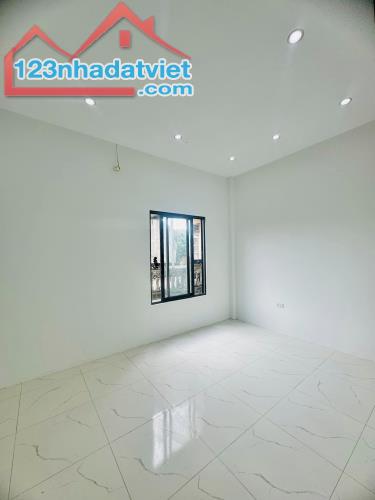 Thanh Trì bán nhà 3 tầng  42m2 dân xây Ô tô đỗ cửa HƠN 3 tỷ . - 1