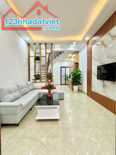 Bán Nhà Khương Trung - Thanh xuân , DT 45m2 x 5 tầng  , Giá hơn 8 tỷ , cách oto 15m