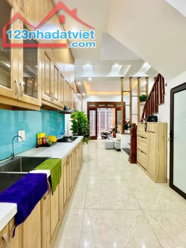 Bán Nhà Khương Trung - Thanh xuân , DT 45m2 x 5 tầng  , Giá hơn 8 tỷ , cách oto 15m - 2